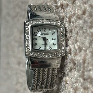 Versales‎ womens vintage silver diamond bangle watch